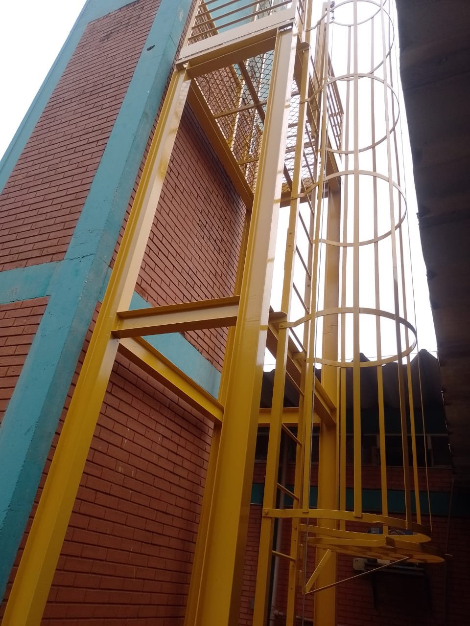 Restaurante Mina Fábrica CIVIS PRO - Vista lateral