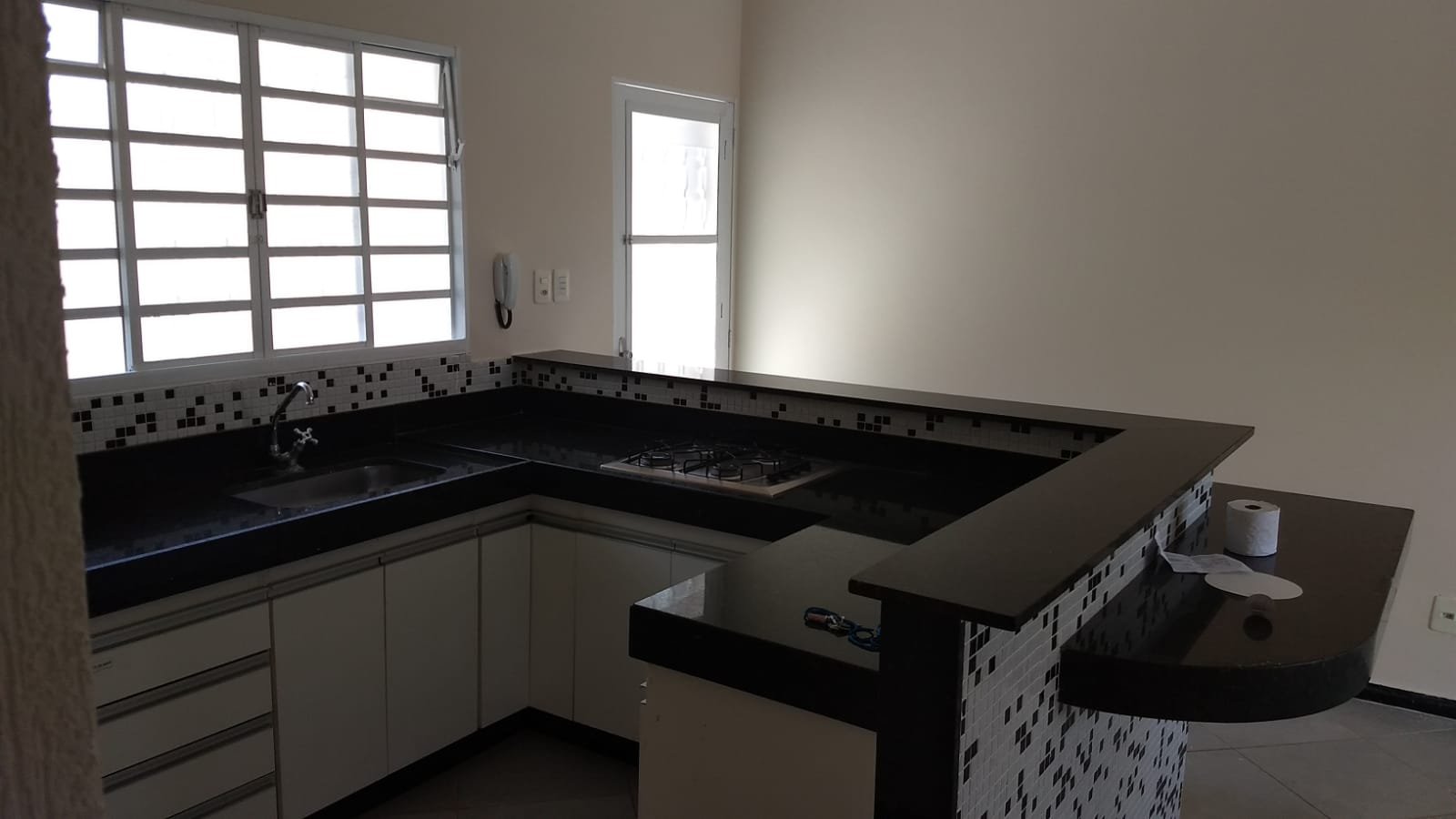 Cozinha planejada com bancada em Pirapora